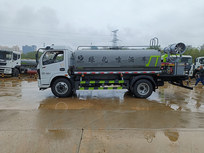 9吨洒水车